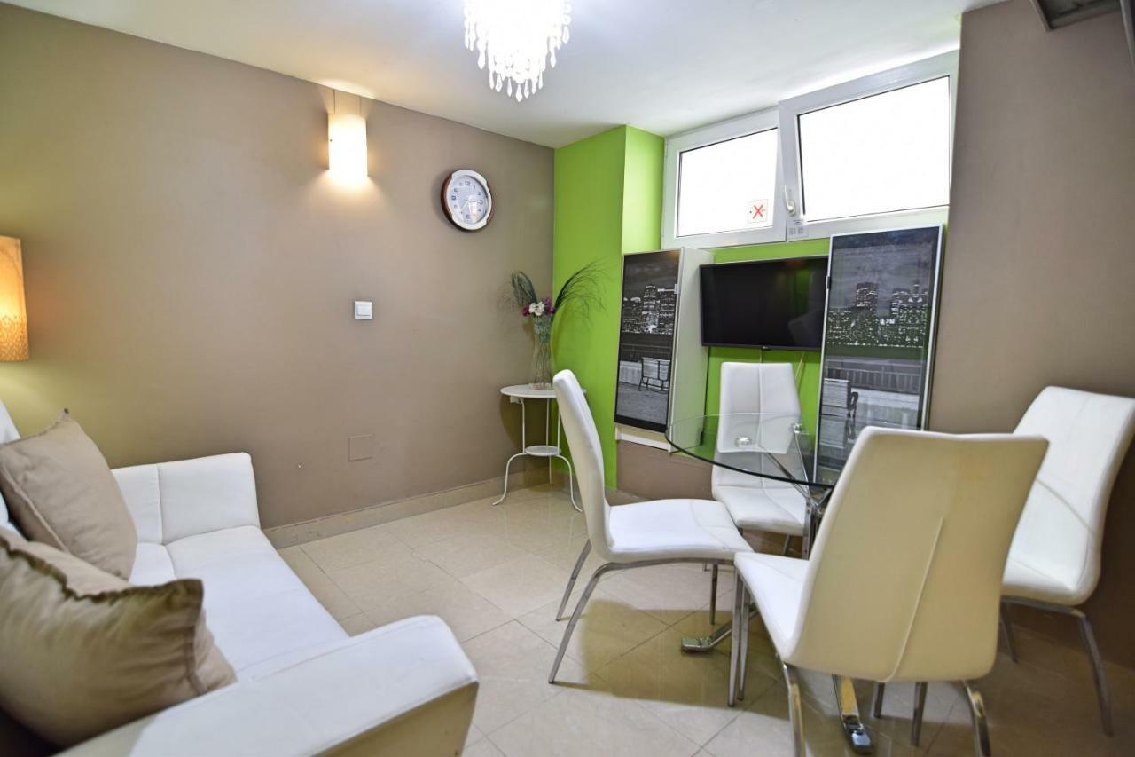 Apartamentos Marques De La Merced Малага Екстериор снимка